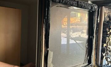 FOTO: Požiar v obci Sokoľ pripravil o domov dve rodiny