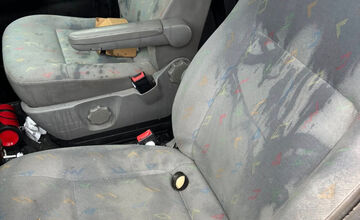 Zlodeji za sebou zanechali poškodenú aj špinavú dodávku 