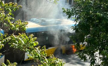 FOTO: V Košiciach horel autobus