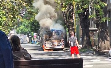 FOTO: V Košiciach horel autobus