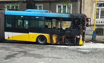 FOTO: V Košiciach horel autobus