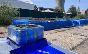 FOTO: Zo Strážskeho odišiel prvý kamión naložený nebezpečnými PCB látkami