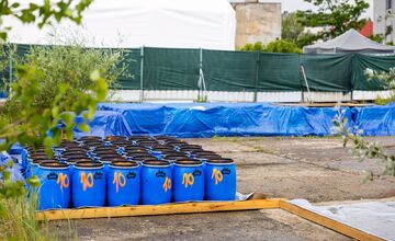 FOTO: Zo Strážskeho odišiel prvý kamión naložený nebezpečnými PCB látkami