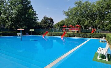 FOTO: Letné kúpalisko v Trebišove