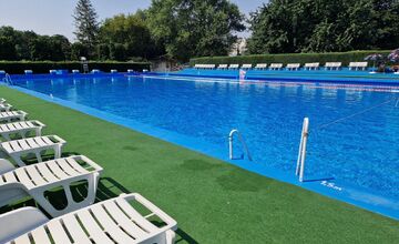 FOTO: Letné kúpalisko v Trebišove