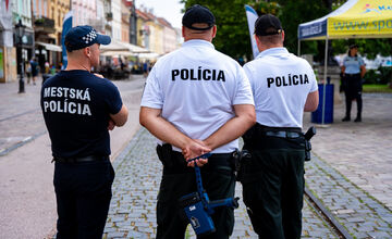FOTO: Cyklistov aj kolobežkárov prekvapila meracia akcia priamo v historickom centre Košíc