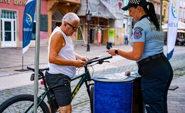 FOTO: Cyklistov aj kolobežkárov prekvapila meracia akcia priamo v historickom centre Košíc