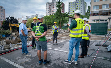 Práce na revitalizácii fontány a jej okolia sú v plnom prúde, sídlisko KVP sa už čoskoro môže tešiť na krásne prostredie