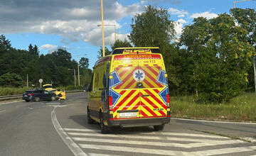 Sečovskú cestu uzavrela dopravná nehoda dvoch áut