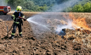 Hasiči uprostred týždňa zasahovali pri Hrušove