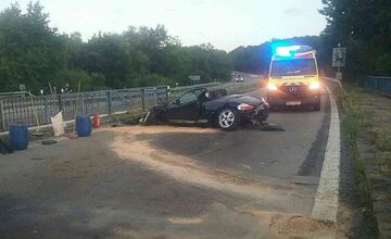 FOTO: Na ceste z Michaloviec došlo k vážnej nehode, zraneným ako prvý pomohol hasič mimo služby