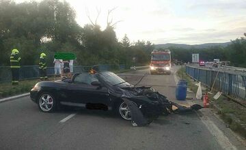 FOTO: Na ceste z Michaloviec došlo k vážnej nehode, zraneným ako prvý pomohol hasič mimo služby
