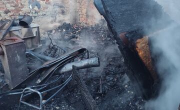 FOTO: Požiar skladu a dielne v Kuzmiciach