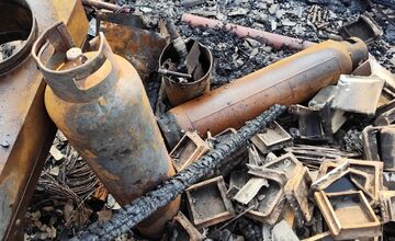 FOTO: Požiar skladu a dielne v Kuzmiciach