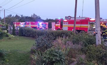 FOTO: Požiar skladu a dielne v Kuzmiciach