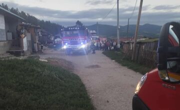 FOTO: Zásah dobrovoľných hasičov z obce Mníšek nad Hnilcom pri požiari rodinného domu