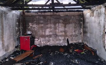 FOTO: Zásah dobrovoľných hasičov z obce Mníšek nad Hnilcom pri požiari rodinného domu