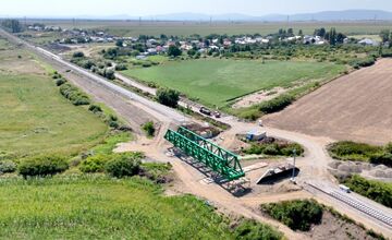 FOTO: Elektrifikácia železničnej trate Bánovce nad Ondavou – Humenné pokračuje
