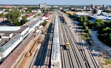 FOTO: Elektrifikácia železničnej trate Bánovce nad Ondavou – Humenné pokračuje