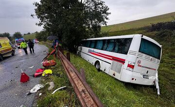 FOTO: Zrážka autobusu a auta na Spiši
