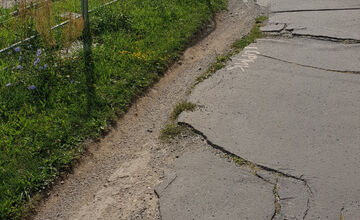 Košičan upozorňuje, že jediný prístupový chodník na Jazero, je v dezolátnom stave