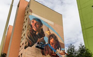FOTO: Streetart festival na sídlisku KVP mení šedé bytovky na umenie