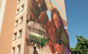 FOTO: Streetart festival na sídlisku KVP mení šedé bytovky na umenie