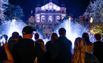 FOTO: Nestihli ste nočnú šou na Spievajúcej fontáne? Z tej nádhery vám padne sánka