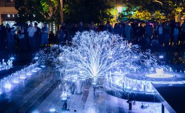 FOTO: Nestihli ste nočnú šou na Spievajúcej fontáne? Z tej nádhery vám padne sánka