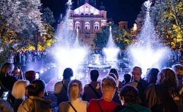 FOTO: Nestihli ste nočnú šou na Spievajúcej fontáne? Z tej nádhery vám padne sánka