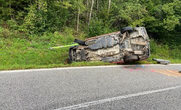 FOTO: Prevrátené auto medzi Švedlárom a Nálepkovom