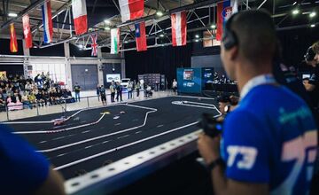 FOTO: Košickí študenti uspeli v zahraničí s vodíkovým modelom auta