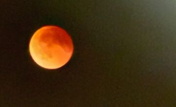 FOTO: Krvavý mesiac nad východom
