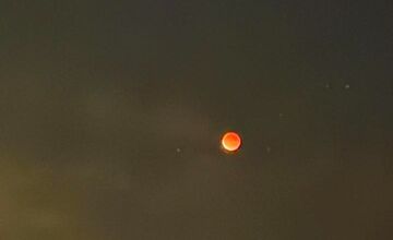 FOTO: Krvavý mesiac nad východom