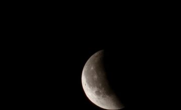 FOTO: Krvavý mesiac nad východom