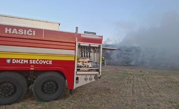 FOTO: Požiar balíkov slamy vo Vojčiciach