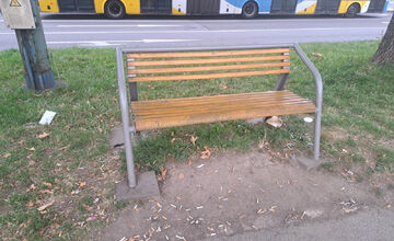 FOTO: Na Námestí Jána Matheo to začína vyzerať ako na Luníku IX