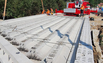 FOTO: Výstavba mosta v Olcnave napreduje neuveriteľnou rýchlosťou