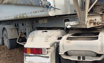 FOTO: Nehoda kamióna medzi Turňou nad Bodvou a Drienovcom