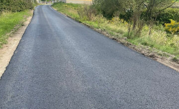 FOTO: V Richnave sa miestni obyvatelia tešia z novej cesty