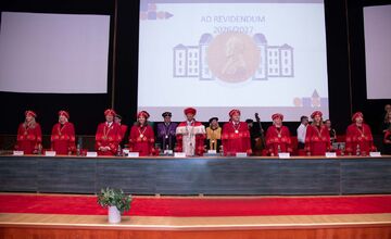 FOTO: UPJŠ predstavila nové taláre