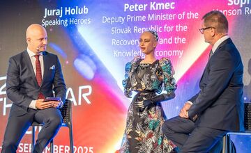 FOTO: Humanoidný robot Sophia sa predstavil na konferencii v Košiciach