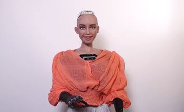 FOTO: Humanoidný robot Sophia sa predstavil na konferencii v Košiciach