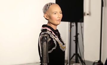 FOTO: Humanoidný robot Sophia sa predstavil na konferencii v Košiciach