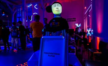 FOTO: Humanoidný robot Sophia sa predstavil na konferencii v Košiciach