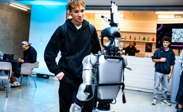 FOTO: Humanoidný robot Sophia sa predstavil na konferencii v Košiciach