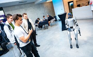 FOTO: Humanoidný robot Sophia sa predstavil na konferencii v Košiciach