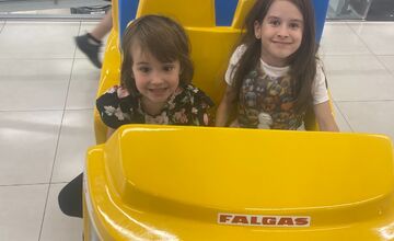 FOTO: Malá bojovníčka Sárka trpí genetickým ochorením chrbtice