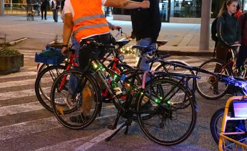 FOTO: Svetielková cyklojazda, historické vozidlá aj výstava autobusov, takto vyzeral víkend bez áut