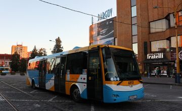 FOTO: Svetielková cyklojazda, historické vozidlá aj výstava autobusov, takto vyzeral víkend bez áut